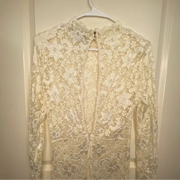 Astr Women's Lace Body Con Dress Ivory L