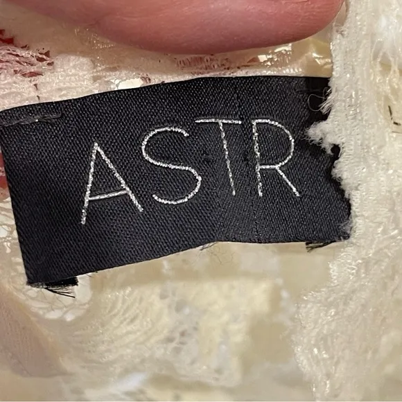 Astr Women's Lace Body Con Dress Ivory L