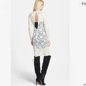 Astr Women's Lace Body Con Dress Ivory L
