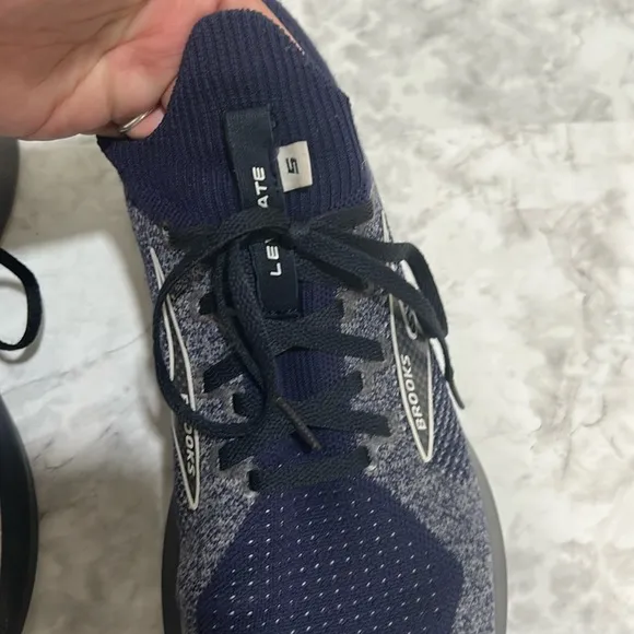 BROOKS MENS ATHLETIC SHOES LEVITATE 5 LACE UP NAVY Sz 11