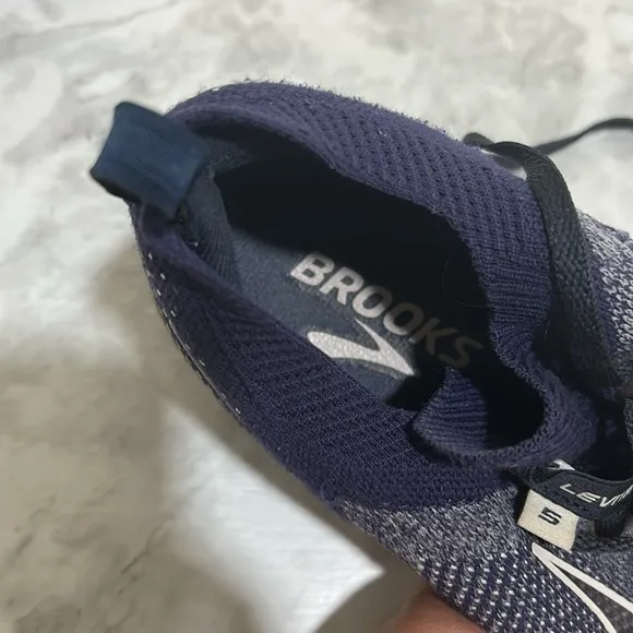 BROOKS MENS ATHLETIC SHOES LEVITATE 5 LACE UP NAVY Sz 11