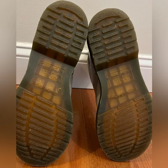 Dr. Martens Women’s 8 Patent Gray. 1460