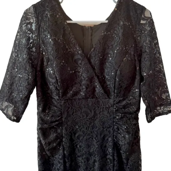 Eureka V-Neckline Lace 3/4 Length Sleeves Mermaid Dress in Black