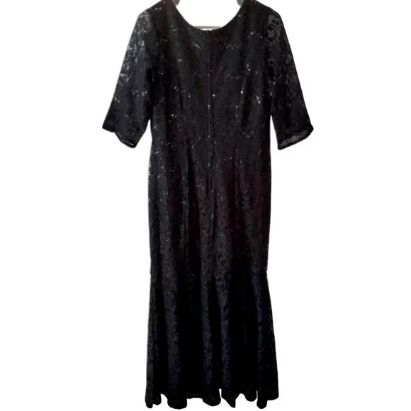 Eureka V-Neckline Lace 3/4 Length Sleeves Mermaid Dress in Black