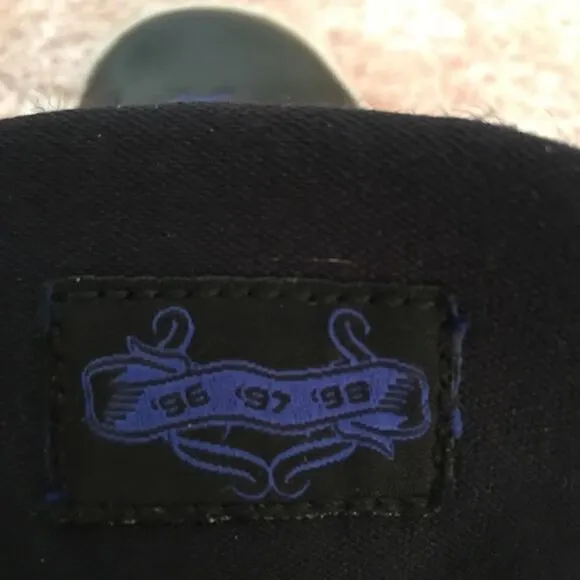 Jordan’s Big kids 4.5 Black Teddy Bear Fur Logo