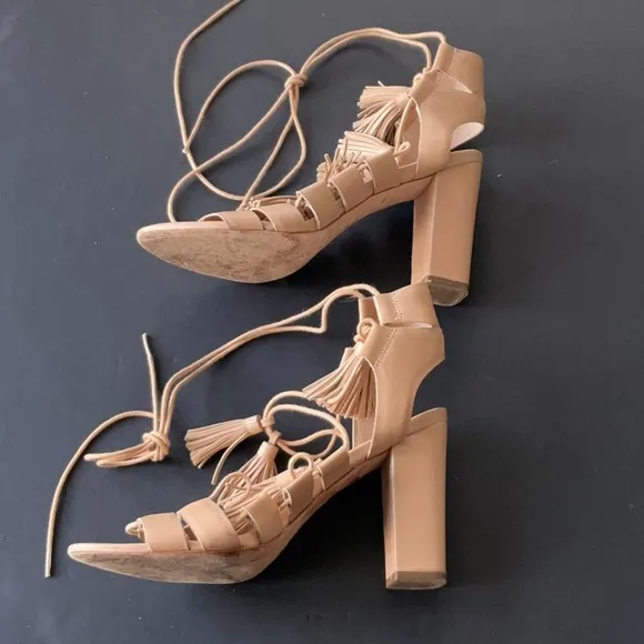 Loeffler Randal Luz Tassel Lace up nude size 8.5