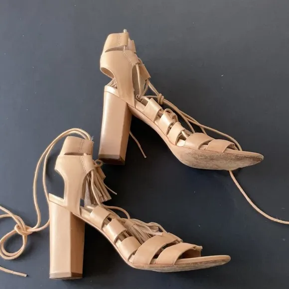 Loeffler Randal Luz Tassel Lace up nude size 8.5