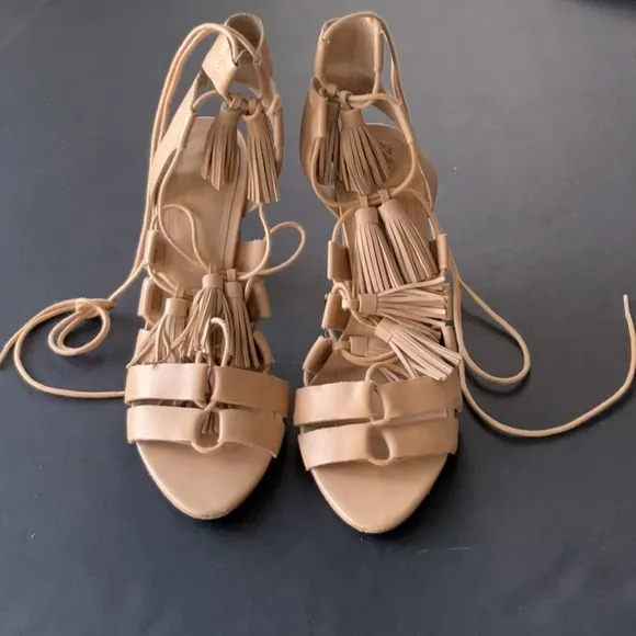 Loeffler Randal Luz Tassel Lace up nude size 8.5