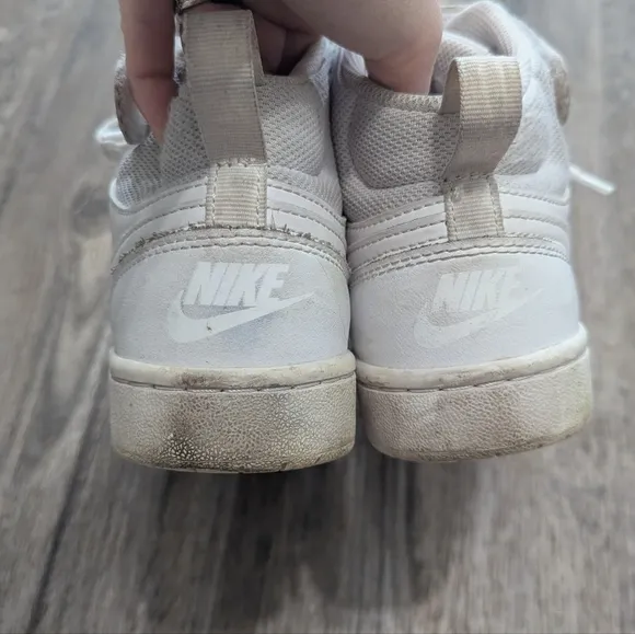 Nike court borough mid youth 4