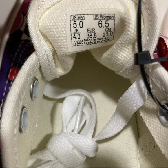NWOT Vans shoes