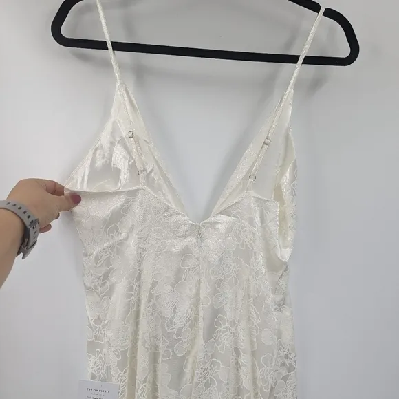 NWT LULU'S Promise My Passion Bridal Maxi V-neck Sleeveless Spaghetti Strap Dres