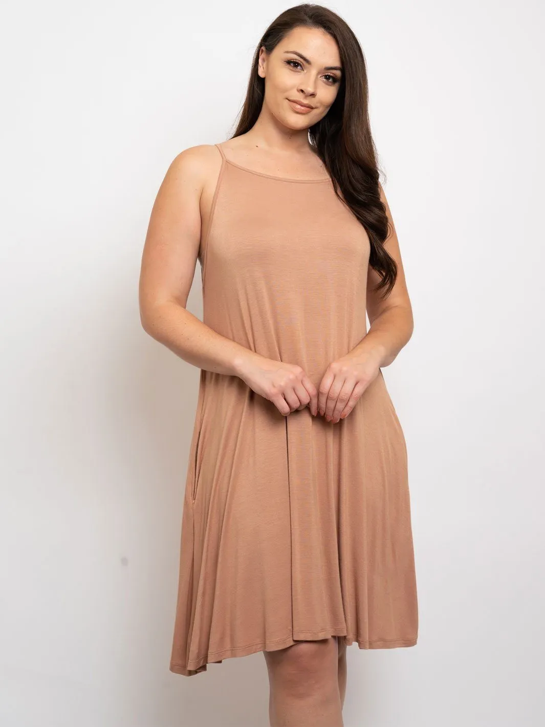 PLUS SIZE SLEEVELESS MIDI DRESS