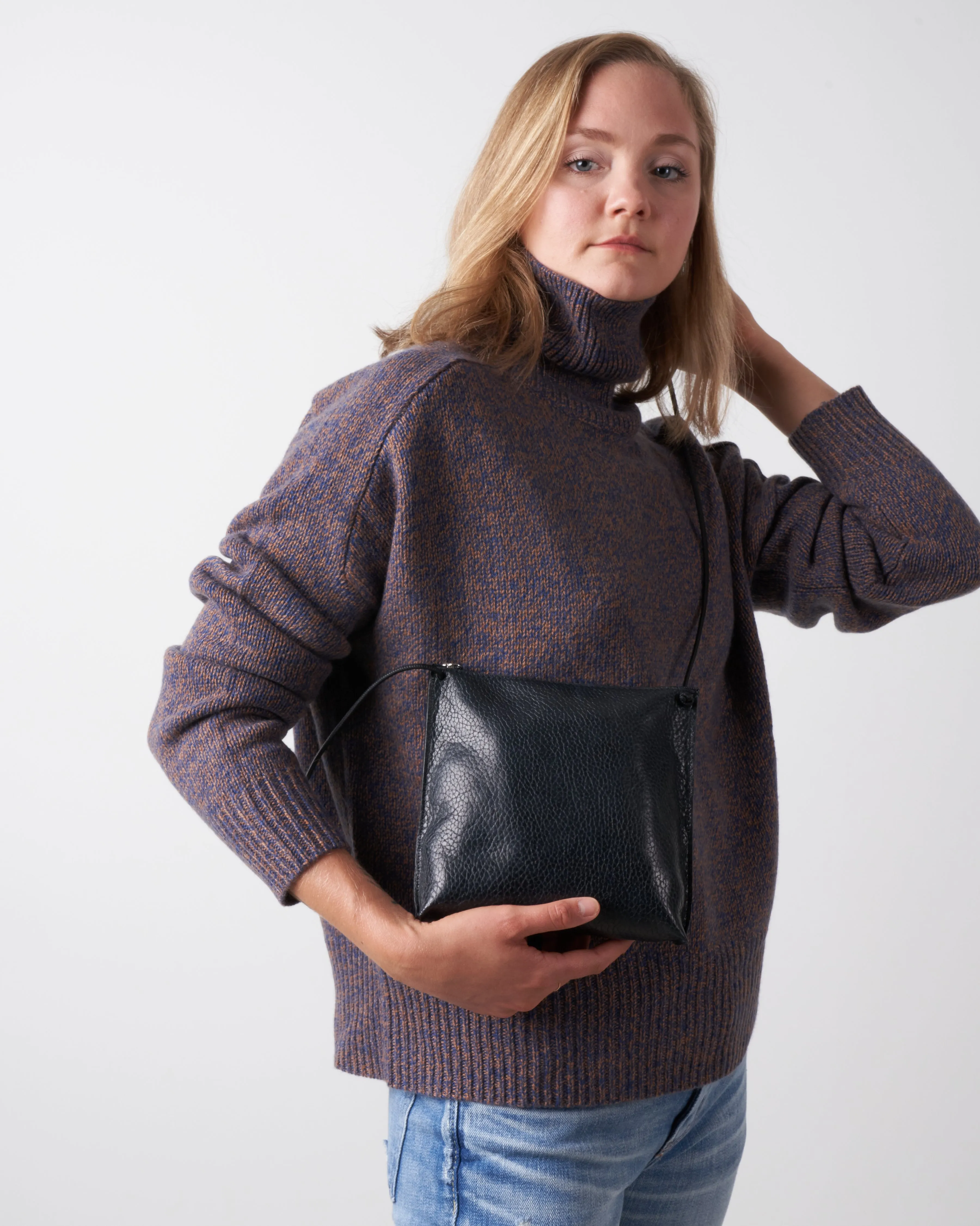 strappy pouch - blue ovino