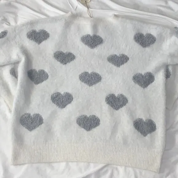 White with gray Hearts oversize V neck sweater Size Large NWT