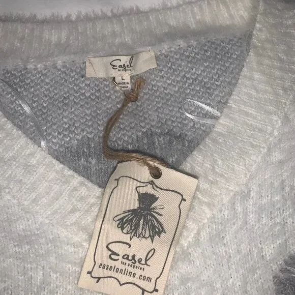 White with gray Hearts oversize V neck sweater Size Large NWT